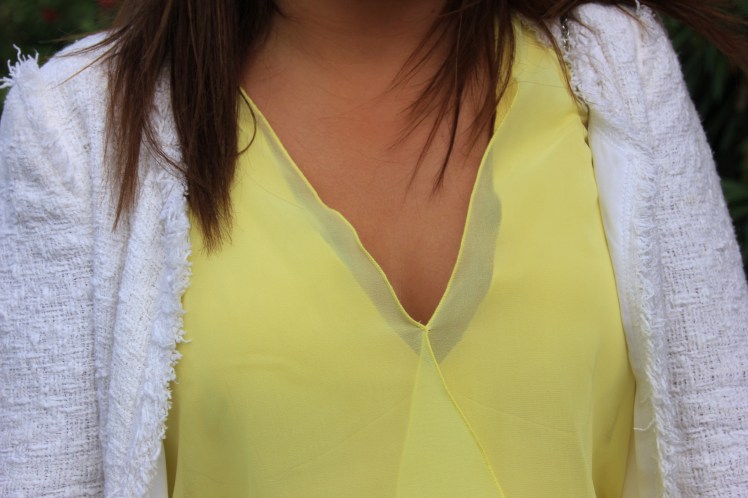 chaqueta tweed blanca amarillo pastel vestido