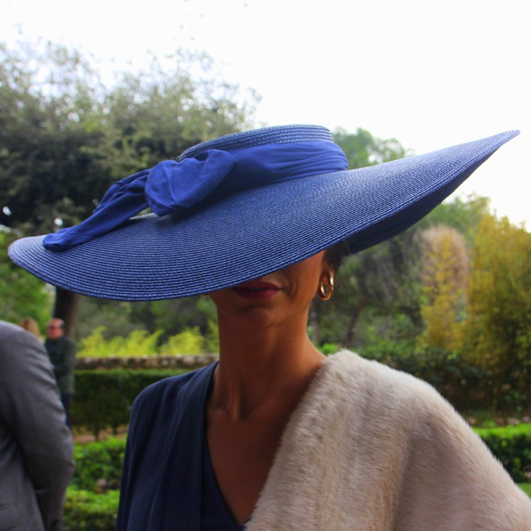 pamela-ala-ancha-azul_blue-head-detail-wedding